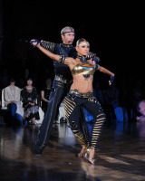 ダンススタジオへようこそ